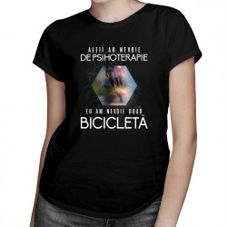 Alţii au nevoie de psihoterapie, eu am nevoie doar bicicletă - T-shirt pentru femei