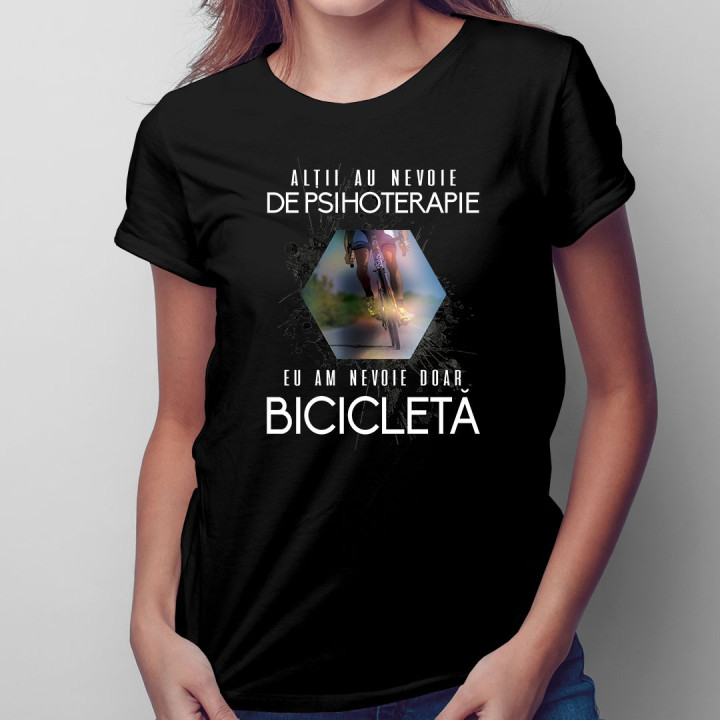 Alţii au nevoie de psihoterapie, eu am nevoie doar bicicletă - T-shirt pentru femei