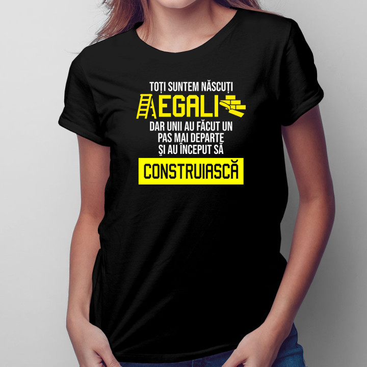 Toți suntem născuți egali, dar unii au făcut un pas mai - tricou pentru femei cu imprimeu