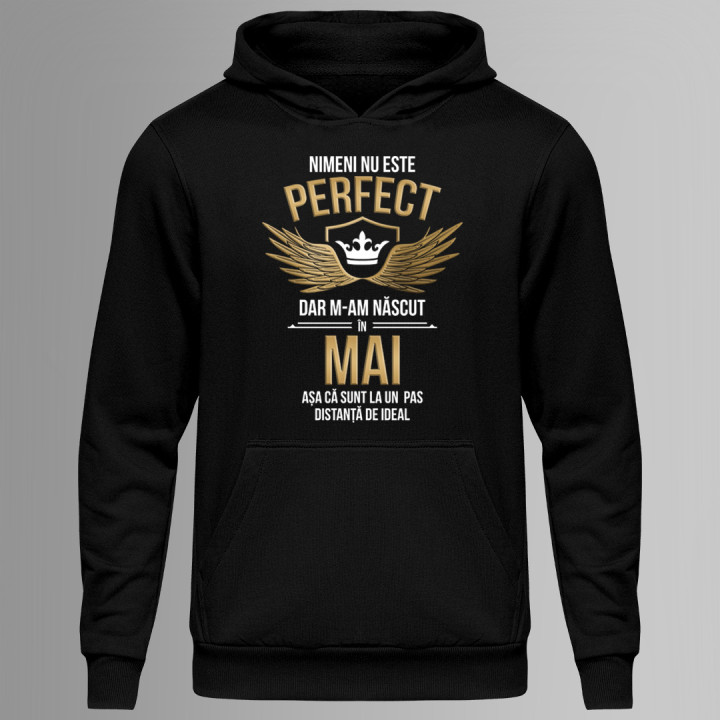 Nimeni nu este perfect, dar m-am născut în mai - bluză cu glugă pentru bărbați