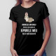 Muncesc din greu pentru a mă asigura că iepurele meu are o viață decentă - T-shirt pentru femei