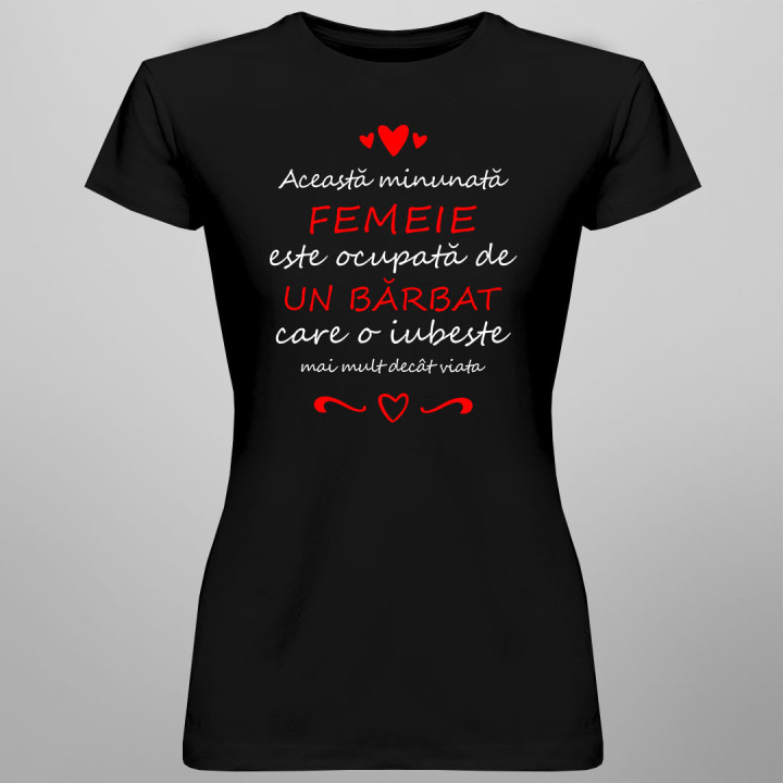 Această femeie minunată este ocupată de un bărbat - T-shirt pentru femei