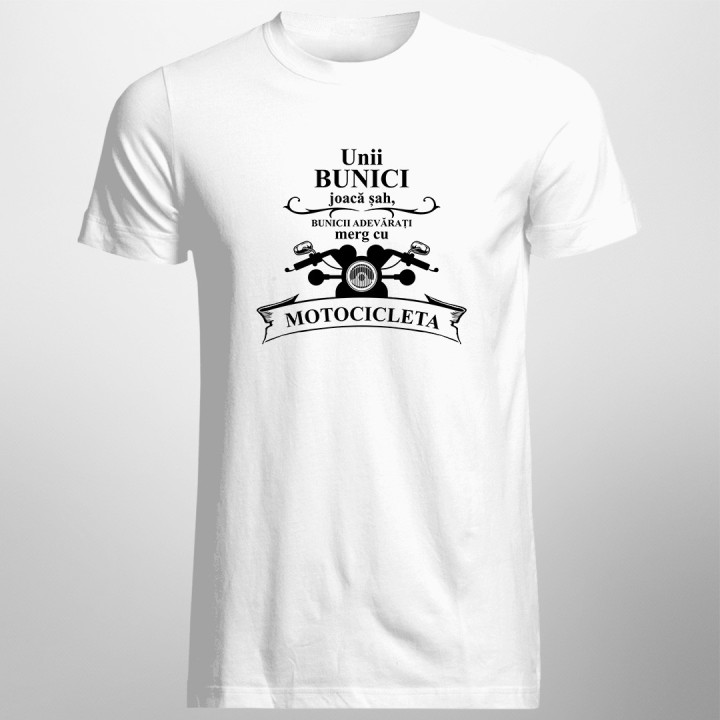Unii bunici joacă șah, bunicii adevărați merg cu motocicleta - T-shirt pentru bărbați cu imprimeu