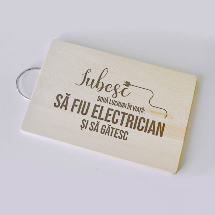 Iubesc două lucruri în viață: să fiu electrician și să gătesc  - Tocător cu gravură