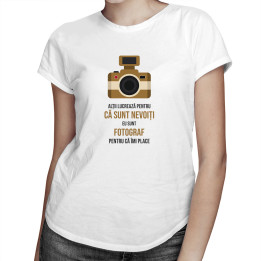 Alţii muncesc pentru că trebuie - fotograf  - T-shirt pentru femei
