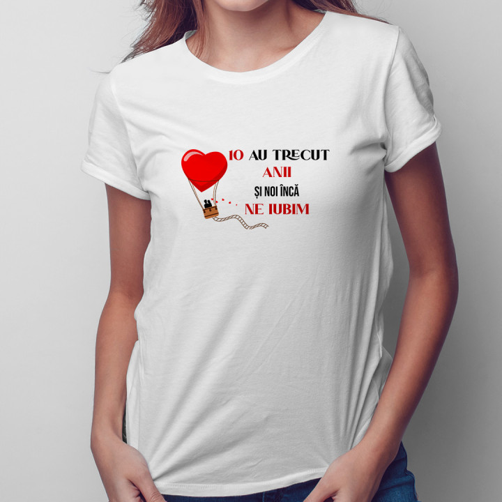 10 au trecut anii, și noi încă ne iubim - T-shirt pentru femei cu imprimeu