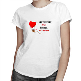 PRODUKT PERSONALIZOWANY - ... au trecut anii, și noi încă ne iubim  - T-shirt pentru femei cu imprimeu