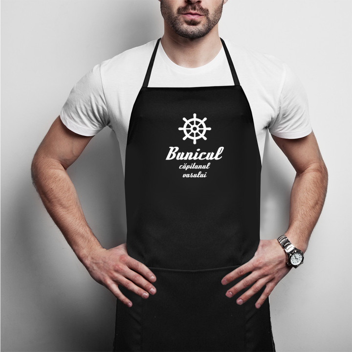 Bunicul - căpitanul vasului - şorţ