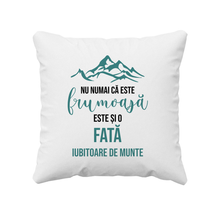Nu numai că este frumoasă, este și fată de mecanic  - pernă