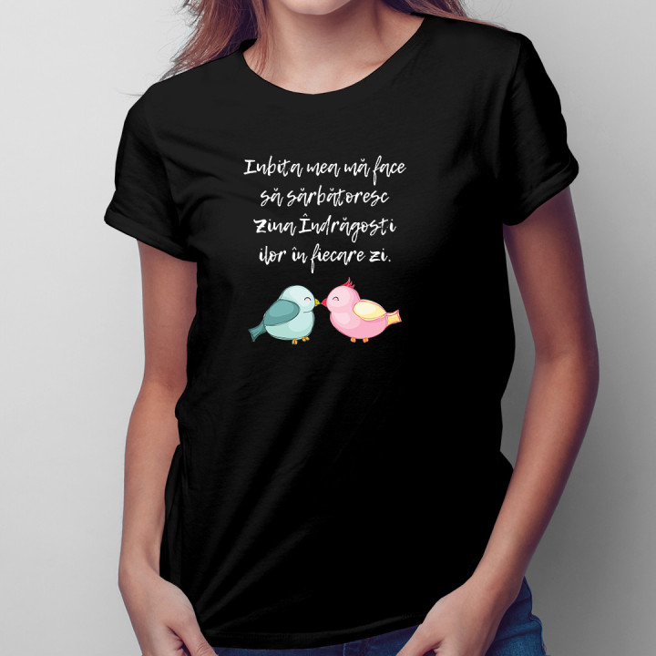 Nu numai că este frumoasă, este și o fată iubitoare de munte - tricou pentru femei cu imprimeu