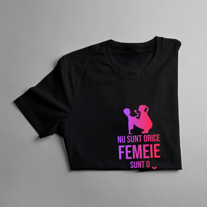 Nu sunt orice femeie, sunt o mamă profesionistă - tricou pentru femei cu imprimeu