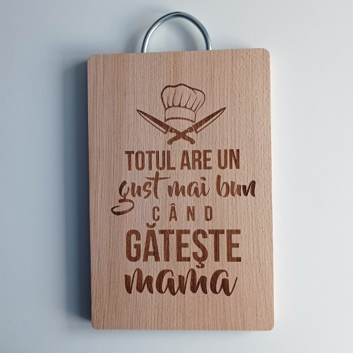 Set pentru mama - şorţ, tabla de tocat, spatula pentru bucatarie