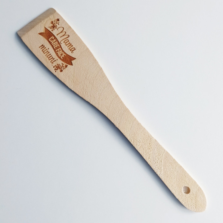 Set pentru mama - şorţ, tabla de tocat, spatula pentru bucatarie