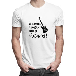 Nu numai că e arătos, dar e și chitarist - T-shirt pentru bărbați cu imprimeu