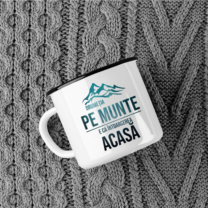 Drumeția pe munte, e ca întoarcerea acasă - cană emailată cu imprimeu