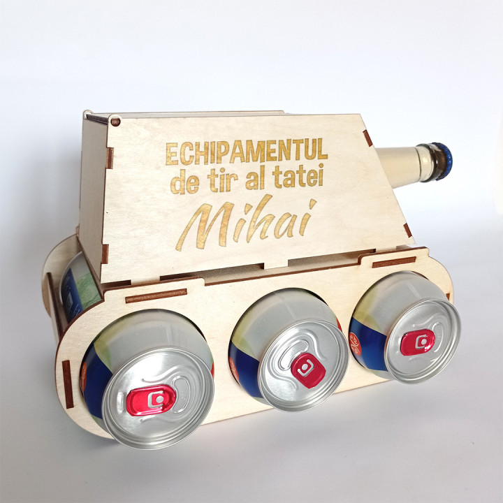 TANC PENTRU BERE Echipamentul de tir al tatei (nume) - rezervor cu gravură - produs personalizat