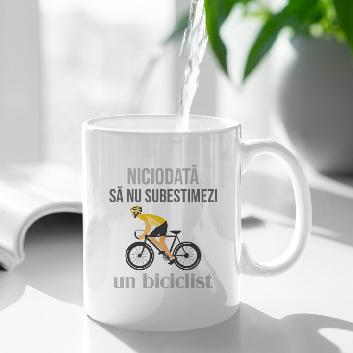 Niciodată să nu subestimezi un biciclist - cană