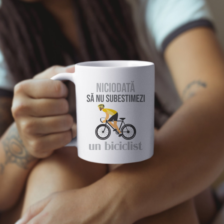 Niciodată să nu subestimezi un biciclist - cană