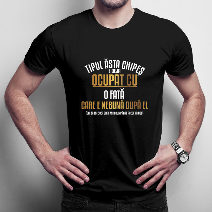 Tipul ăsta chipeș e deja ocupat cu o fată care e nebună după el.- tricou pentru bărbați cu imprimeu