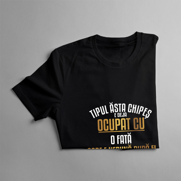 Tipul ăsta chipeș e deja ocupat cu o fată care e nebună după el.- tricou pentru bărbați cu imprimeu