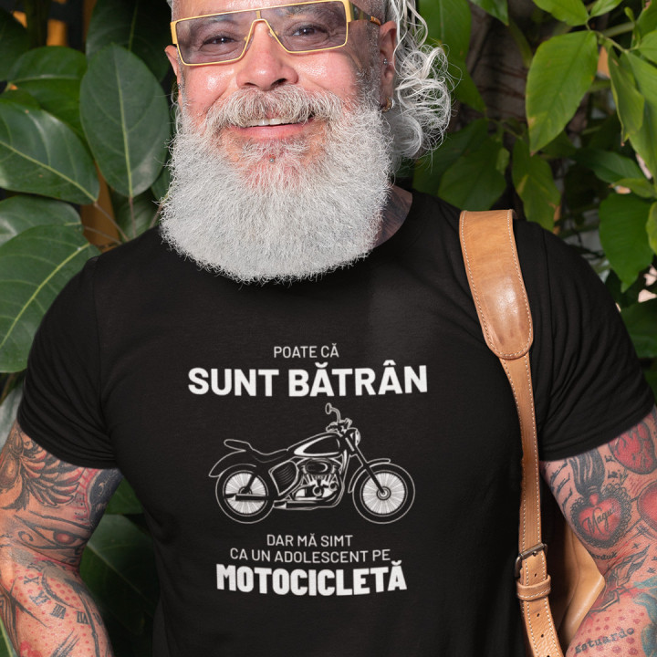 Poate că sunt bătrân, dar mă simt ca un adolescent pe motocicletă. - tricou pentru bărbați cu imprimeu