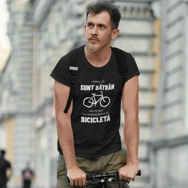 Poate că sunt bătrân, dar mă simt ca un adolescent pe bicicletă. - tricou pentru bărbați cu imprimeu