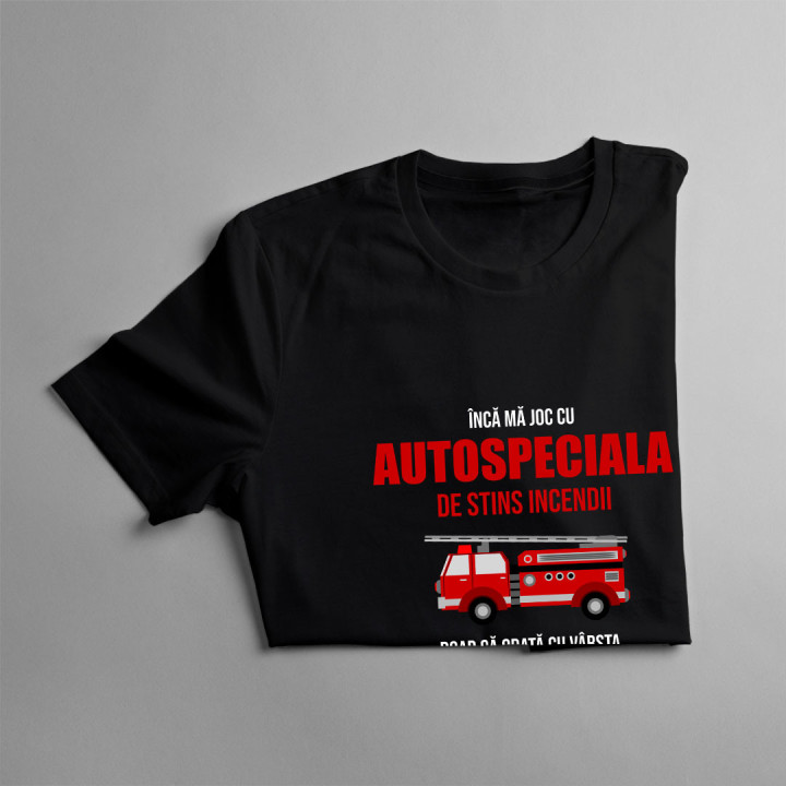 Încă mă joc cu autospeciala de stins incendii - tricou pentru bărbați cu imprimeu