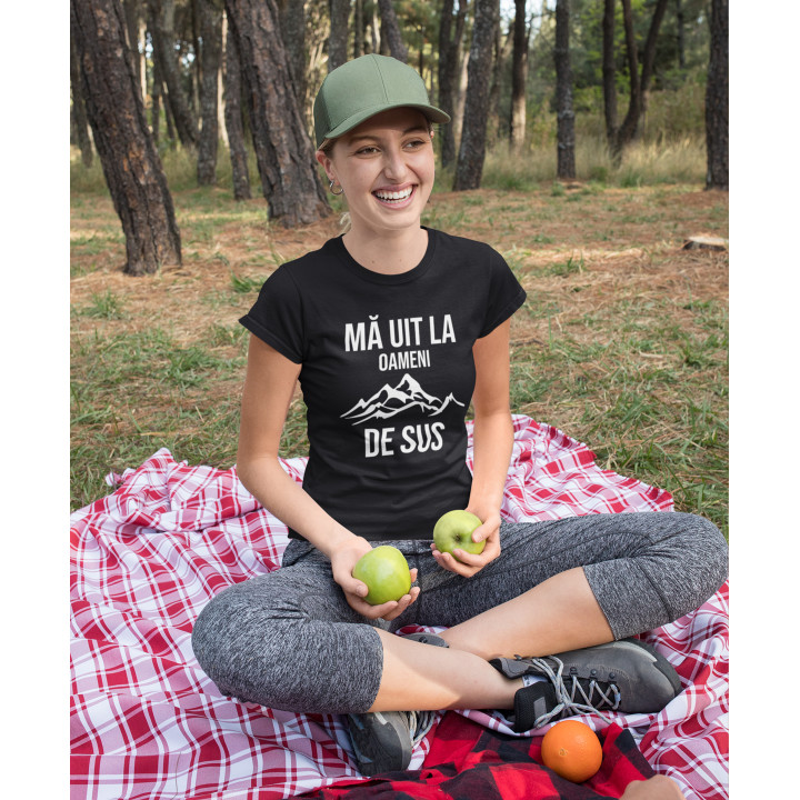 Mă uit la oameni de sus - tricou pentru femei cu imprimeu