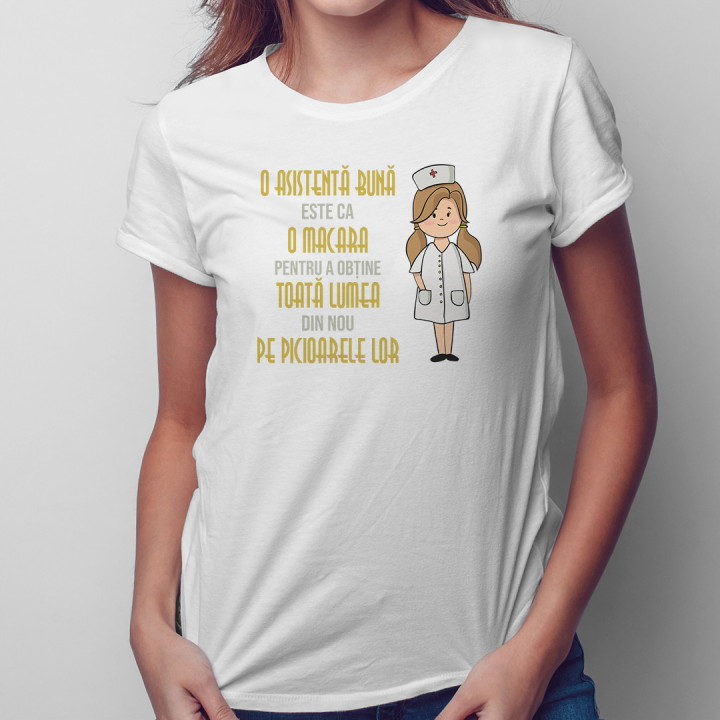 O asistentă bună este ca o macara pentru a obține toată lumea din nou pe picioarele lor - tricou pentru femei cu imprimeu