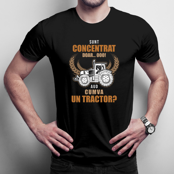sunt concentrat, doar... Ooo, aud cumva un tractor? - tricou pentru bărbați cu imprimeu