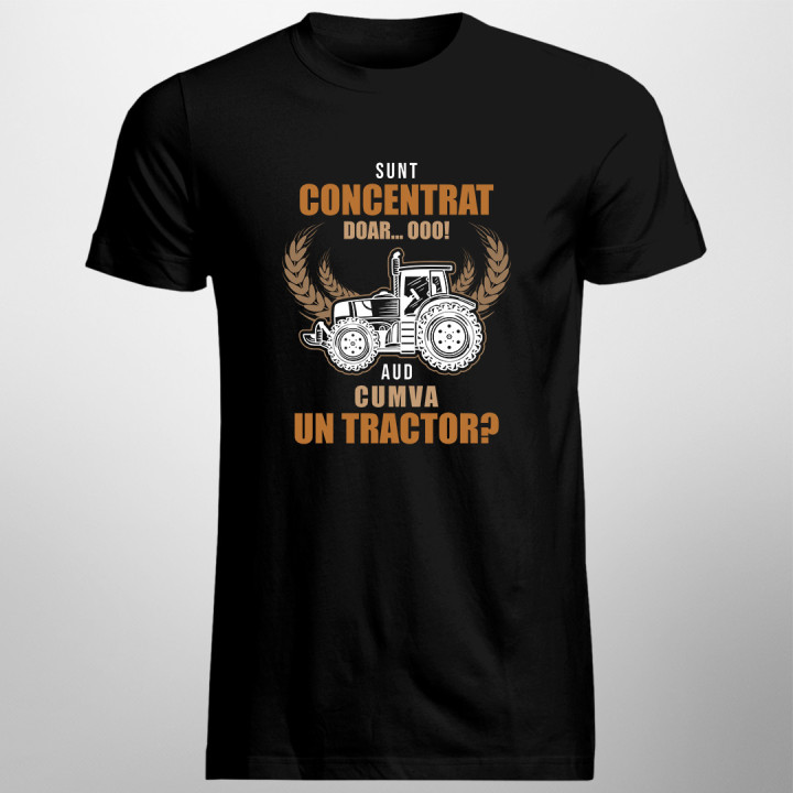sunt concentrat, doar... Ooo, aud cumva un tractor? - tricou pentru bărbați cu imprimeu