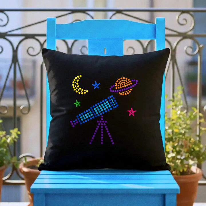 Telescop din puncte - ziua punctului - pernă neagră pentru cadou