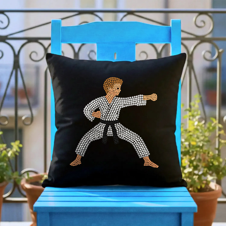 Karateka din puncte - ziua punctului - pernă neagră pentru cadou