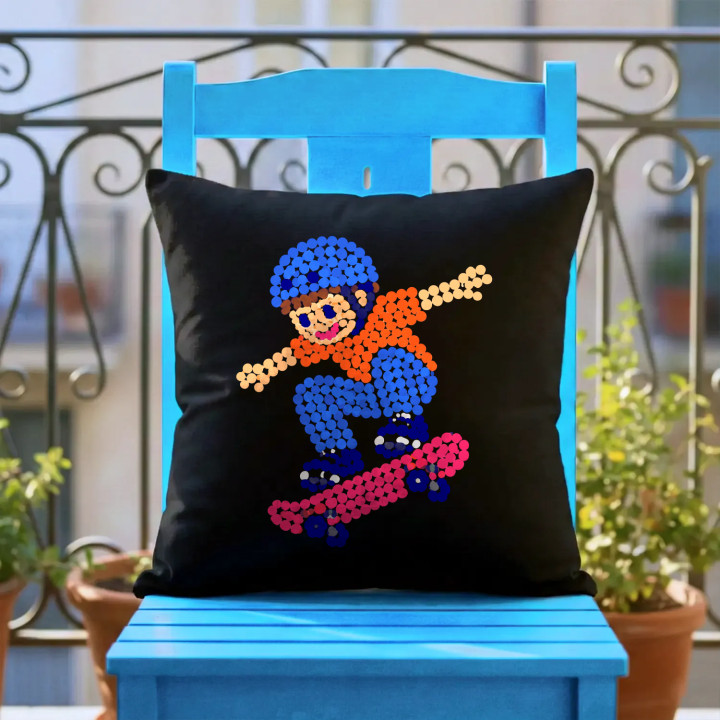 Băiat pe skateboard din puncte - ziua punctului - pernă neagră pentru cadou