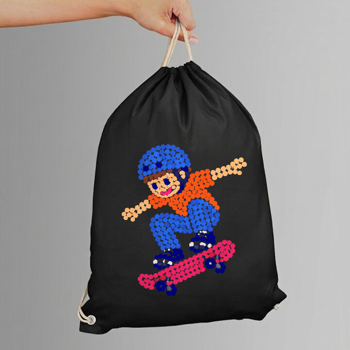 Băiat pe skateboard din puncte - ziua punctului - sac cu șnur