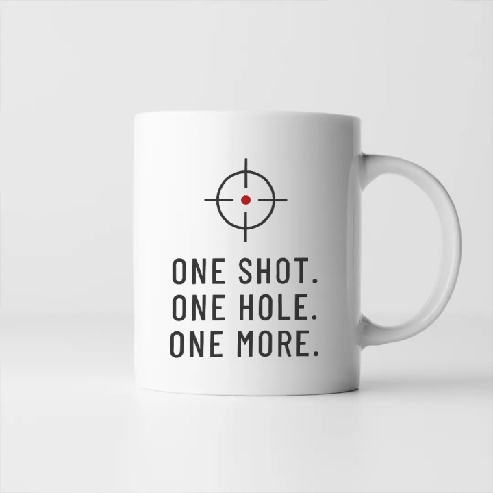 One shot. One hole. One more. - cană pentru pasionații de tir
