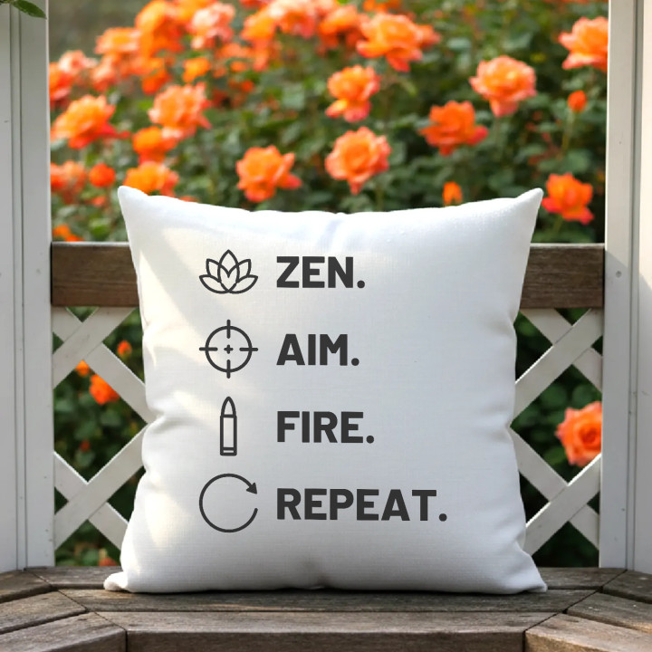 Zen. Aim. Fire. Repeat. - pernă pentru pasionații de tir