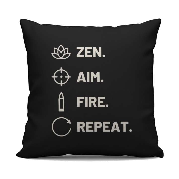 Zen. Aim. Fire. Repeat. - pernă neagră pentru pasionații de tir