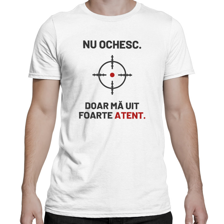 Nu ochesc, doar mă uit foarte atent - tricou bărbătesc pentru pasionații de tir