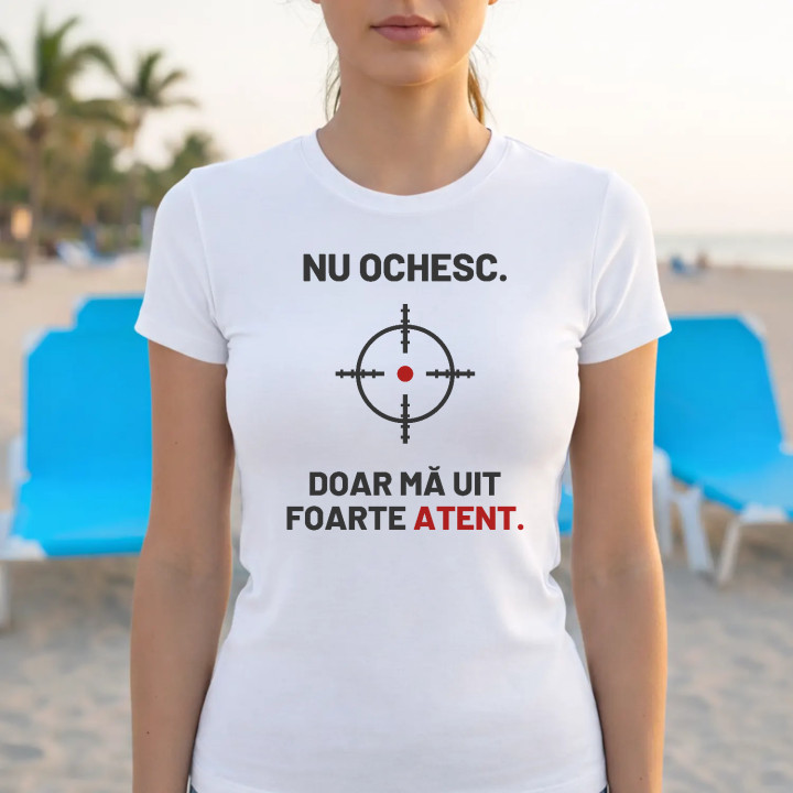 Nu ochesc, doar mă uit foarte atent - tricou de damă pentru pasionații de tir