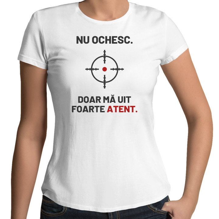 Nu ochesc, doar mă uit foarte atent - tricou de damă pentru pasionații de tir