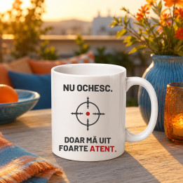 Nu ochesc, doar mă uit foarte atent - cană pentru pasionații de tir