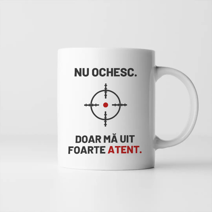 Nu ochesc, doar mă uit foarte atent - cană pentru pasionații de tir