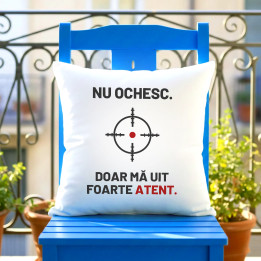 Nu ochesc, doar mă uit foarte atent - pernă pentru pasionații de tir