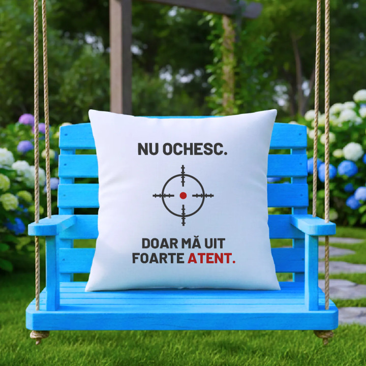 Nu ochesc, doar mă uit foarte atent - pernă pentru pasionații de tir