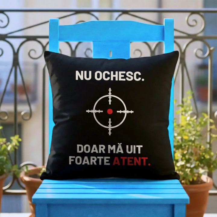 Nu ochesc, doar mă uit foarte atent - pernă neagră pentru pasionații de tir