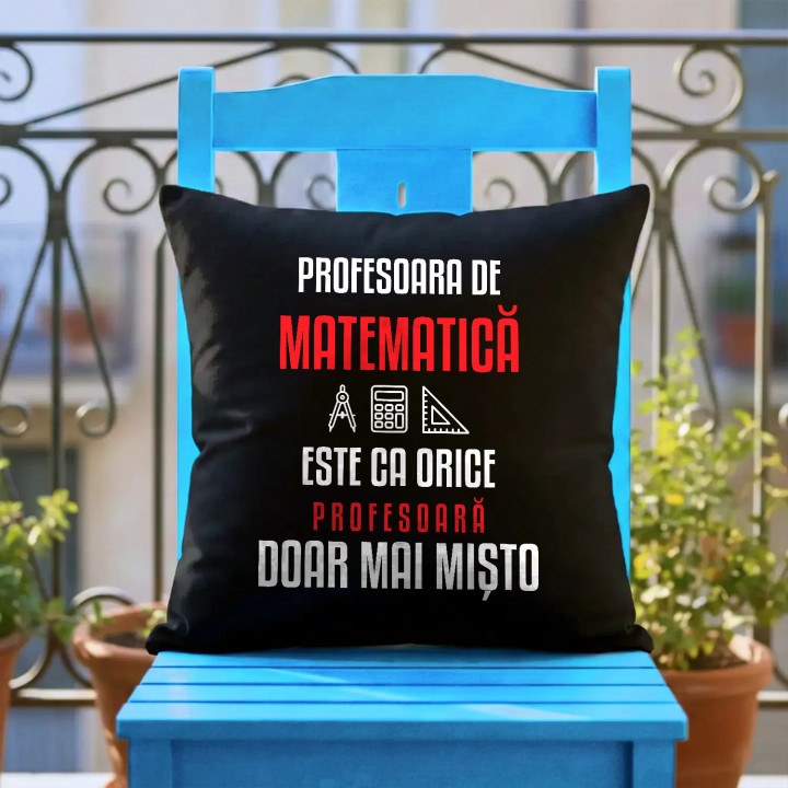 Profesoara de matematică este ca orice profesoară, doar mai mișto - pernă neagră pentru profesoară