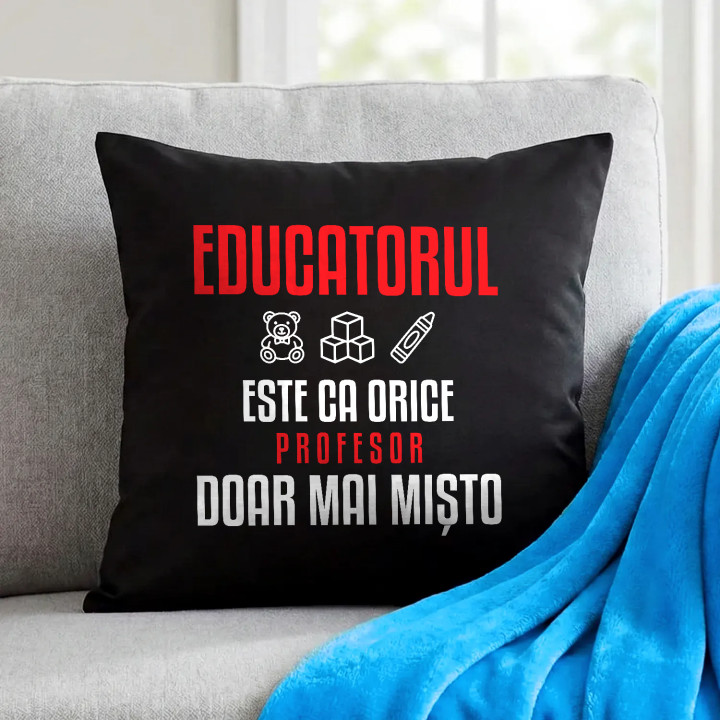Educatorul este ca orice profesor, doar mai mișto - pernă neagră pentru profesor
