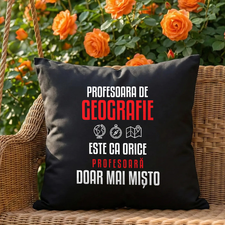 Profesoara de geografie este ca orice profesoară, doar mai mișto - pernă neagră pentru profesoară