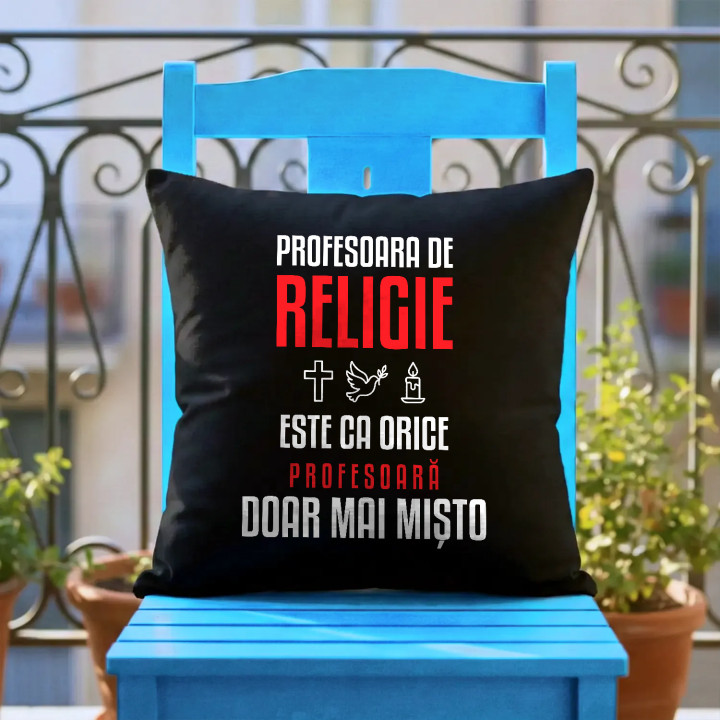 Profesoara de religie este ca orice profesoară, doar mai mișto - pernă neagră pentru profesoară